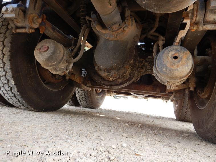 image for item IN9978 1996 Peterbilt 377  toter truck