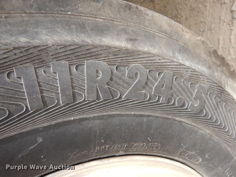 image for item IN9978 1996 Peterbilt 377  toter truck