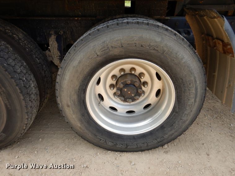 image for item IN9978 1996 Peterbilt 377  toter truck