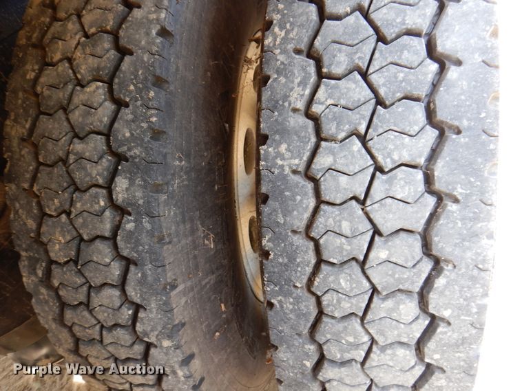 image for item IN9978 1996 Peterbilt 377  toter truck