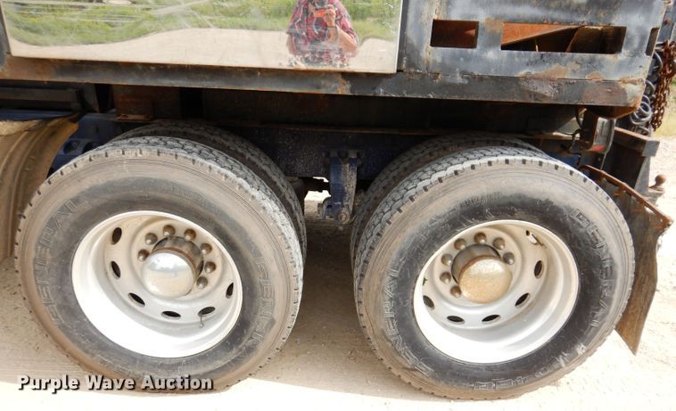 image for item IN9978 1996 Peterbilt 377  toter truck