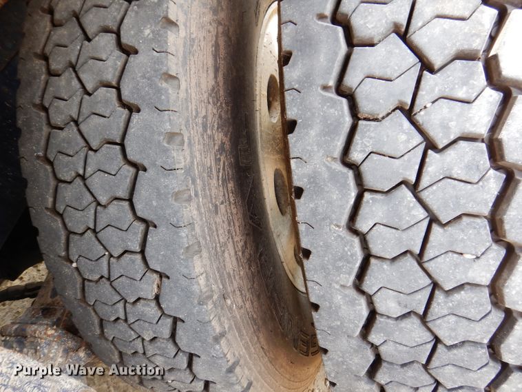 image for item IN9978 1996 Peterbilt 377  toter truck