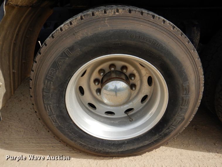 image for item IN9978 1996 Peterbilt 377  toter truck