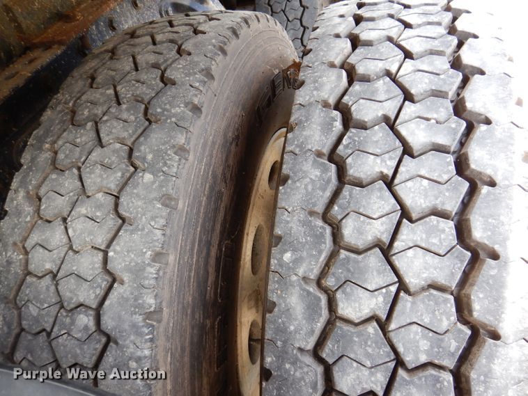 image for item IN9978 1996 Peterbilt 377  toter truck