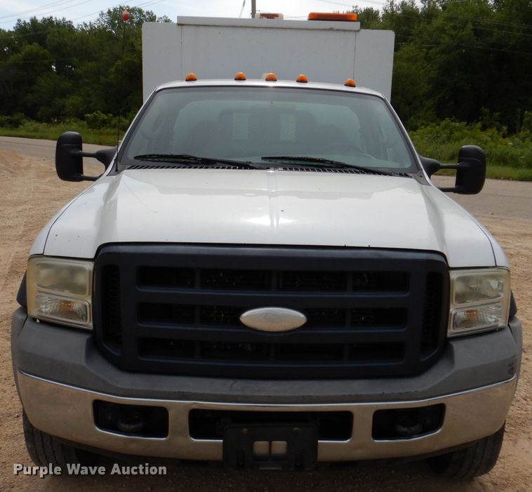 image for item IN9979 2006 Ford F550  utility / service truck