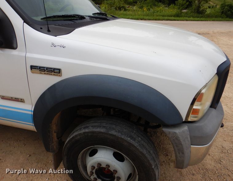 image for item IN9979 2006 Ford F550  utility / service truck