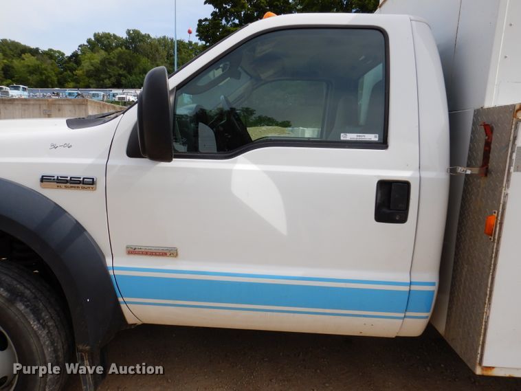 image for item IN9979 2006 Ford F550  utility / service truck
