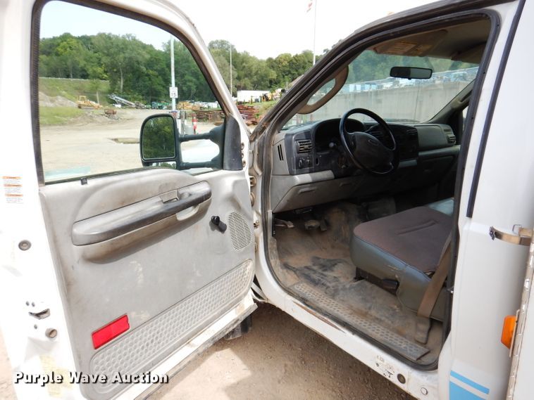 image for item IN9979 2006 Ford F550  utility / service truck