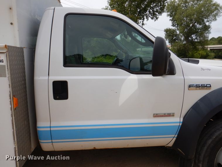 image for item IN9979 2006 Ford F550  utility / service truck