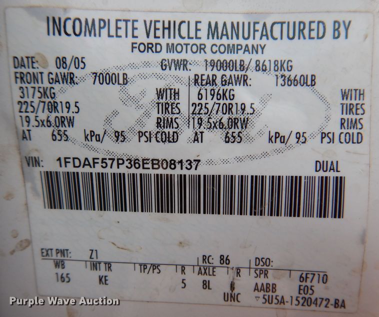 image for item IN9979 2006 Ford F550  utility / service truck