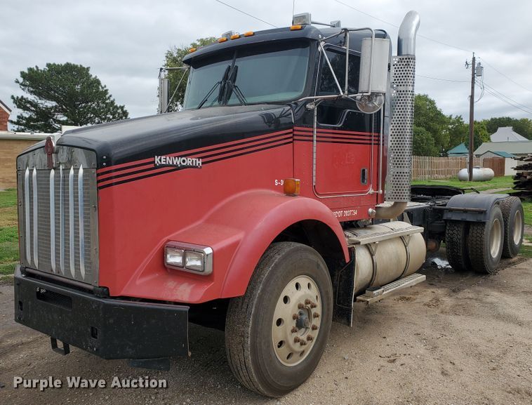 image for item IT9827 2009 Kenworth T800  semi truck