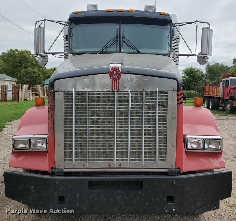 image for item IT9827 2009 Kenworth T800  semi truck
