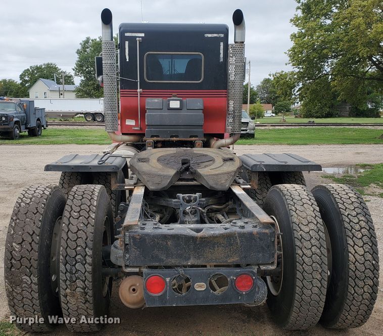 image for item IT9827 2009 Kenworth T800  semi truck