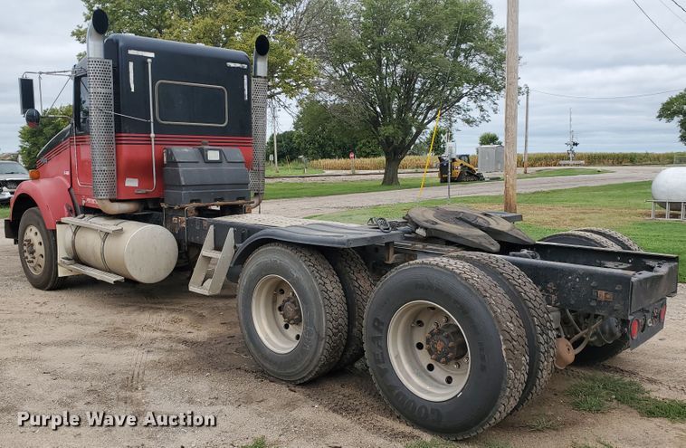 image for item IT9827 2009 Kenworth T800  semi truck