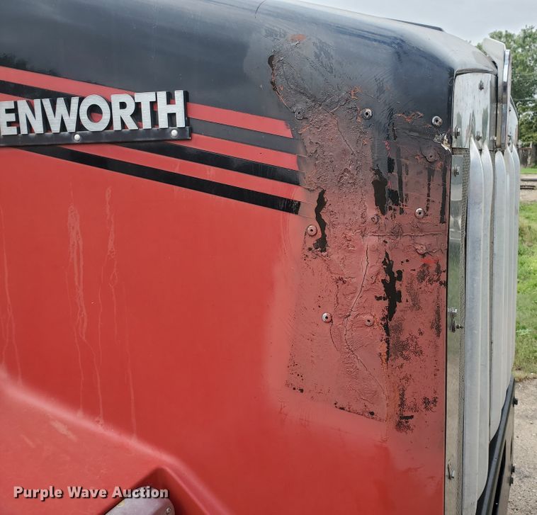 image for item IT9827 2009 Kenworth T800  semi truck