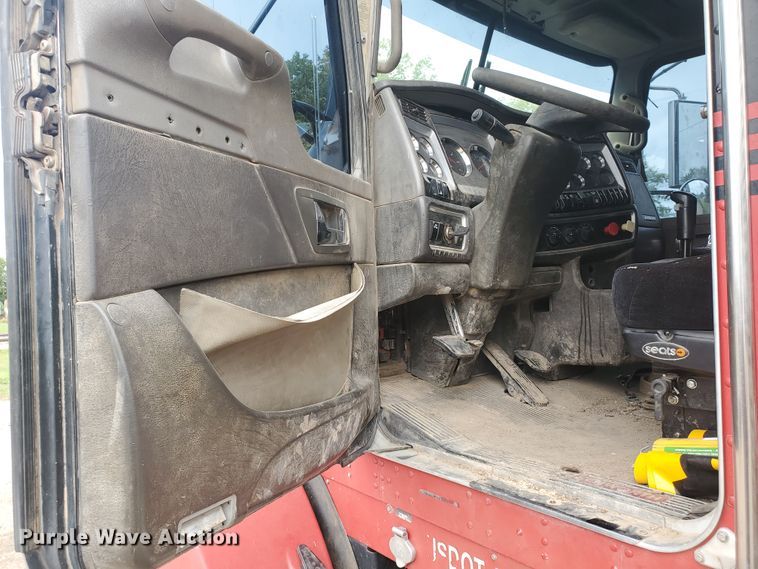 image for item IT9827 2009 Kenworth T800  semi truck