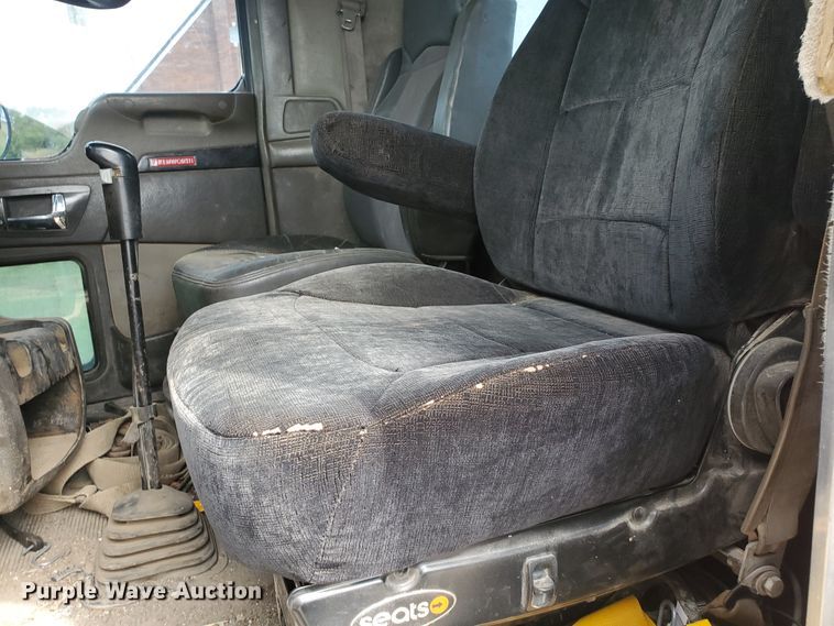 image for item IT9827 2009 Kenworth T800  semi truck