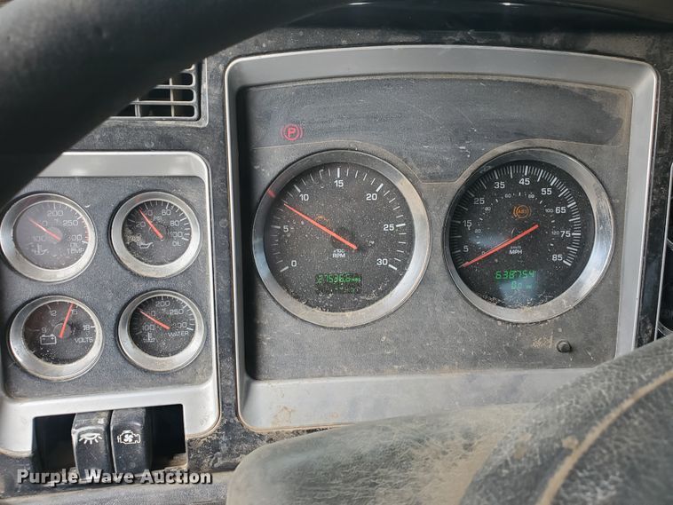 image for item IT9827 2009 Kenworth T800  semi truck