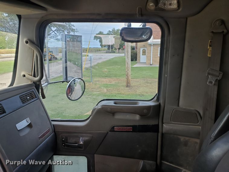 image for item IT9827 2009 Kenworth T800  semi truck