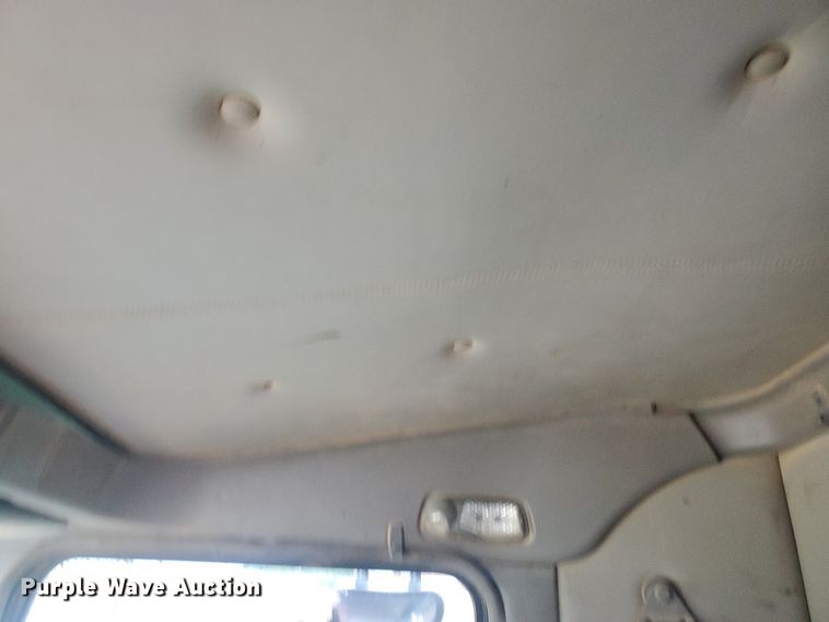 image for item IT9827 2009 Kenworth T800  semi truck