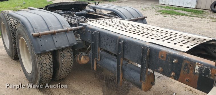 image for item IT9827 2009 Kenworth T800  semi truck