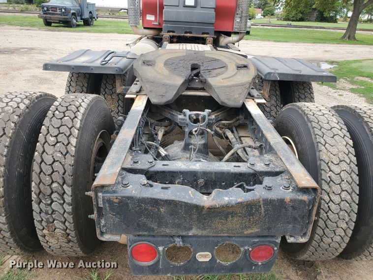 image for item IT9827 2009 Kenworth T800  semi truck