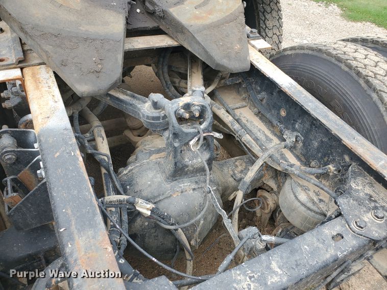 image for item IT9827 2009 Kenworth T800  semi truck