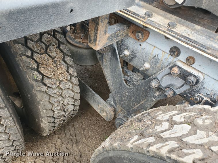 image for item IT9827 2009 Kenworth T800  semi truck