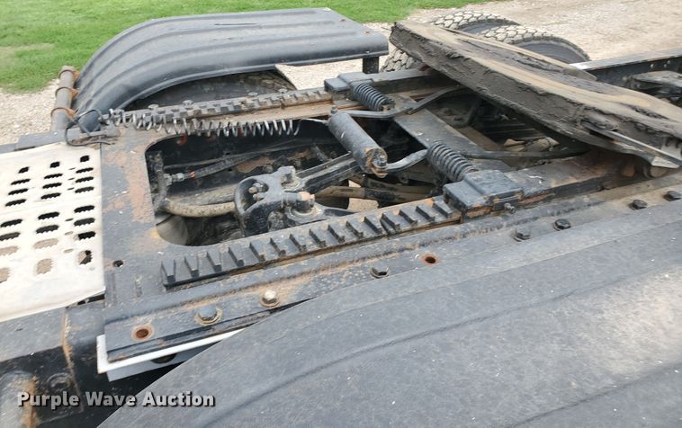 image for item IT9827 2009 Kenworth T800  semi truck