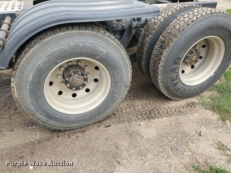 image for item IT9827 2009 Kenworth T800  semi truck