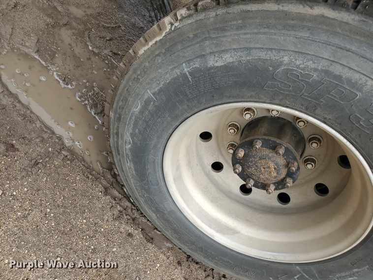 image for item IT9827 2009 Kenworth T800  semi truck