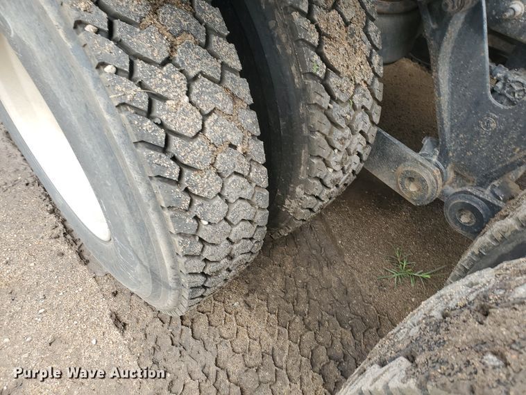 image for item IT9827 2009 Kenworth T800  semi truck