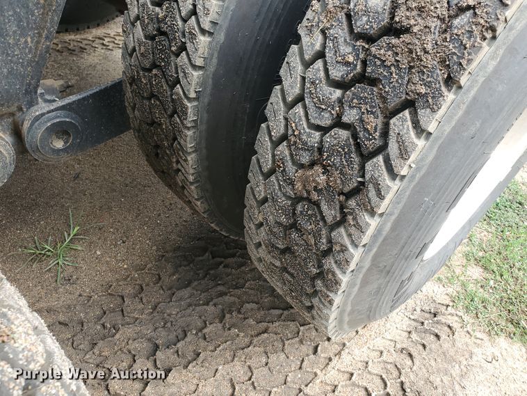 image for item IT9827 2009 Kenworth T800  semi truck