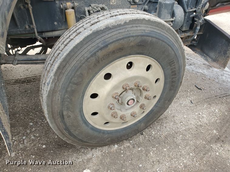 image for item IT9827 2009 Kenworth T800  semi truck