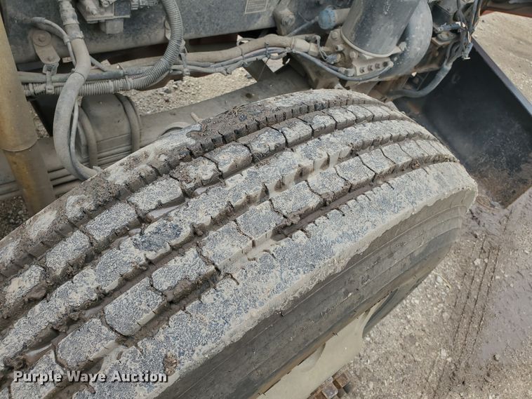 image for item IT9827 2009 Kenworth T800  semi truck