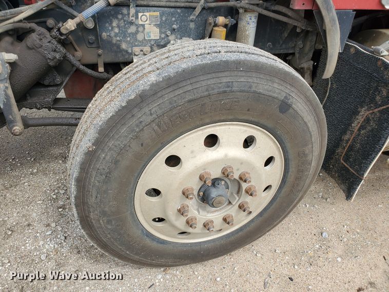 image for item IT9827 2009 Kenworth T800  semi truck