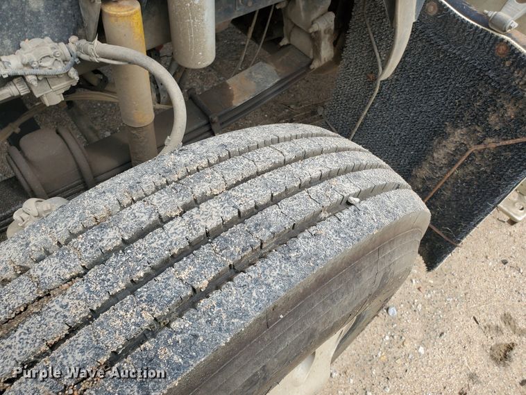 image for item IT9827 2009 Kenworth T800  semi truck