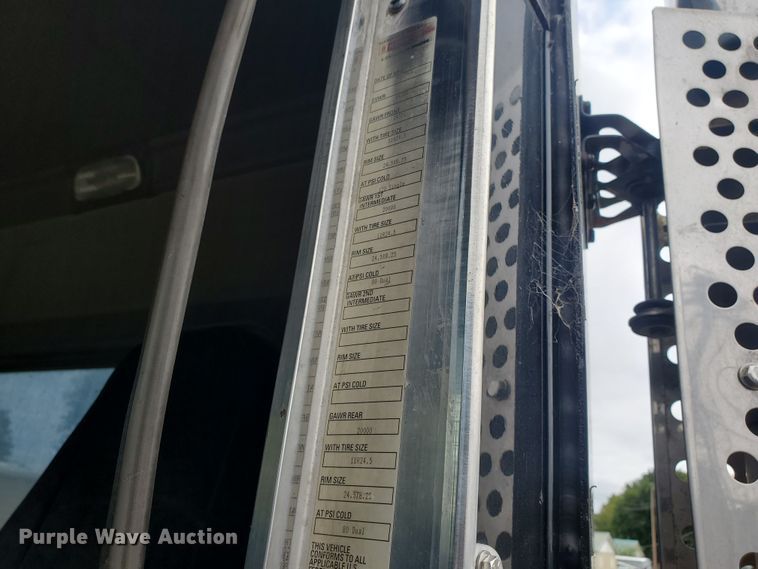 image for item IT9827 2009 Kenworth T800  semi truck