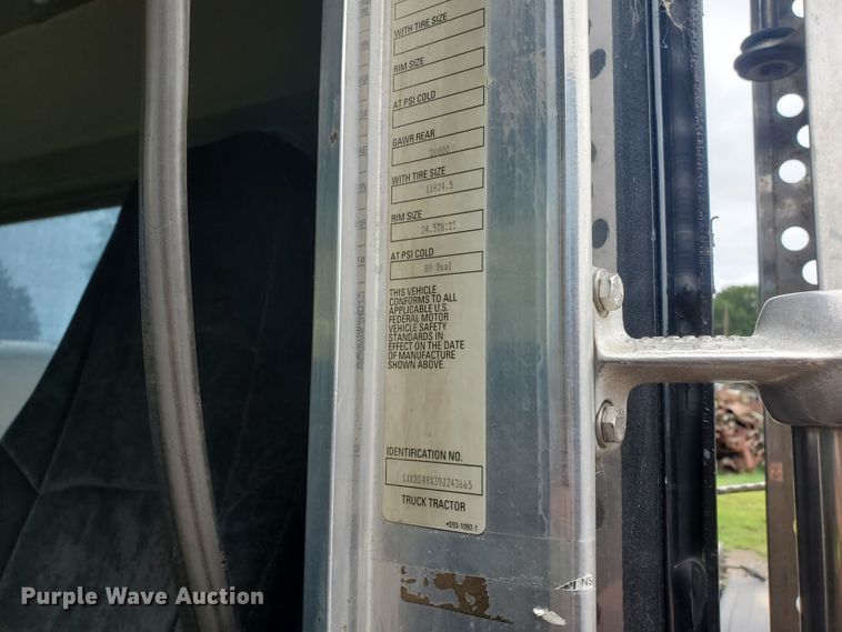 image for item IT9827 2009 Kenworth T800  semi truck