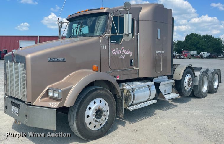 image for item JQ9715 2007 Kenworth T800  semi truck
