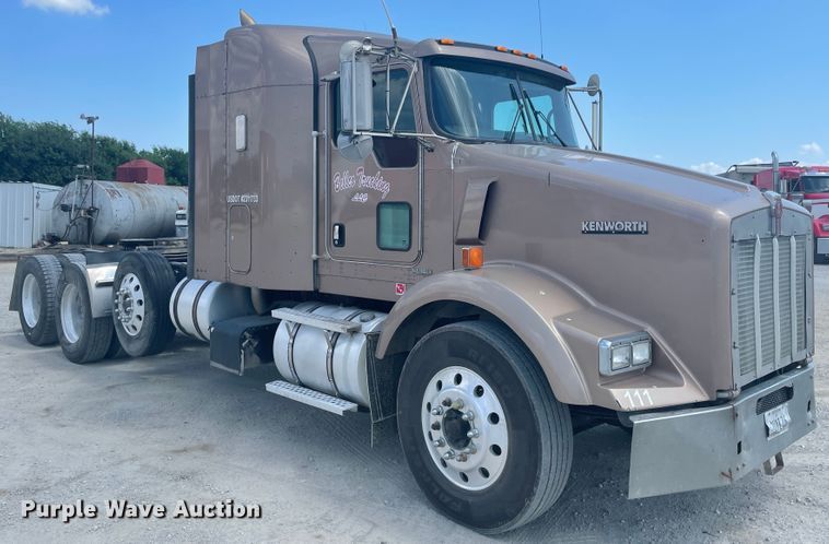 image for item JQ9715 2007 Kenworth T800  semi truck