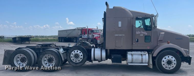 image for item JQ9715 2007 Kenworth T800  semi truck