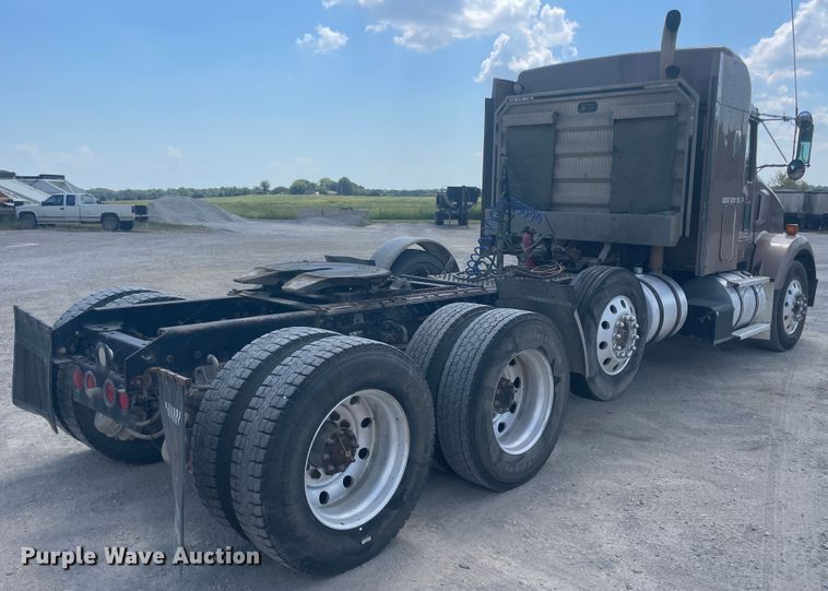 image for item JQ9715 2007 Kenworth T800  semi truck