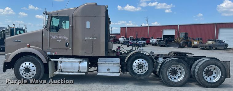 image for item JQ9715 2007 Kenworth T800  semi truck