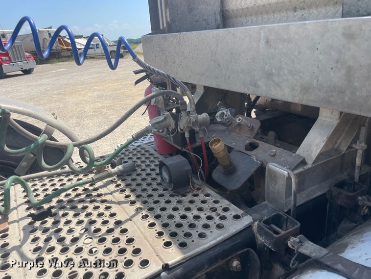 image for item JQ9715 2007 Kenworth T800  semi truck