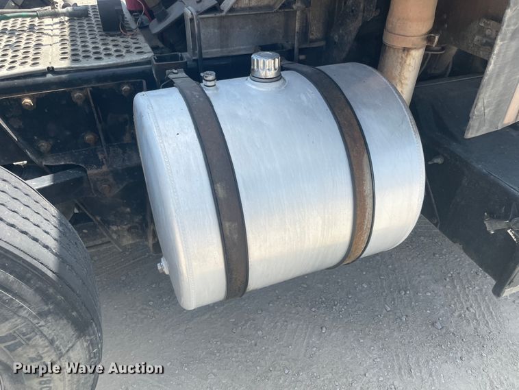 image for item JQ9715 2007 Kenworth T800  semi truck