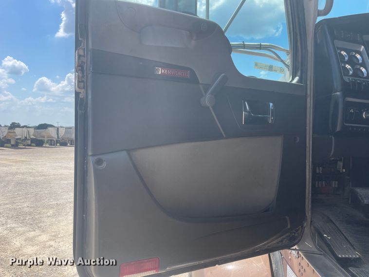image for item JQ9715 2007 Kenworth T800  semi truck