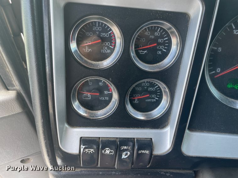 image for item JQ9715 2007 Kenworth T800  semi truck