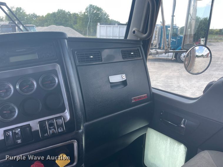 image for item JQ9715 2007 Kenworth T800  semi truck