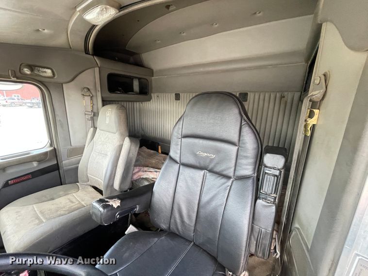 image for item JQ9715 2007 Kenworth T800  semi truck